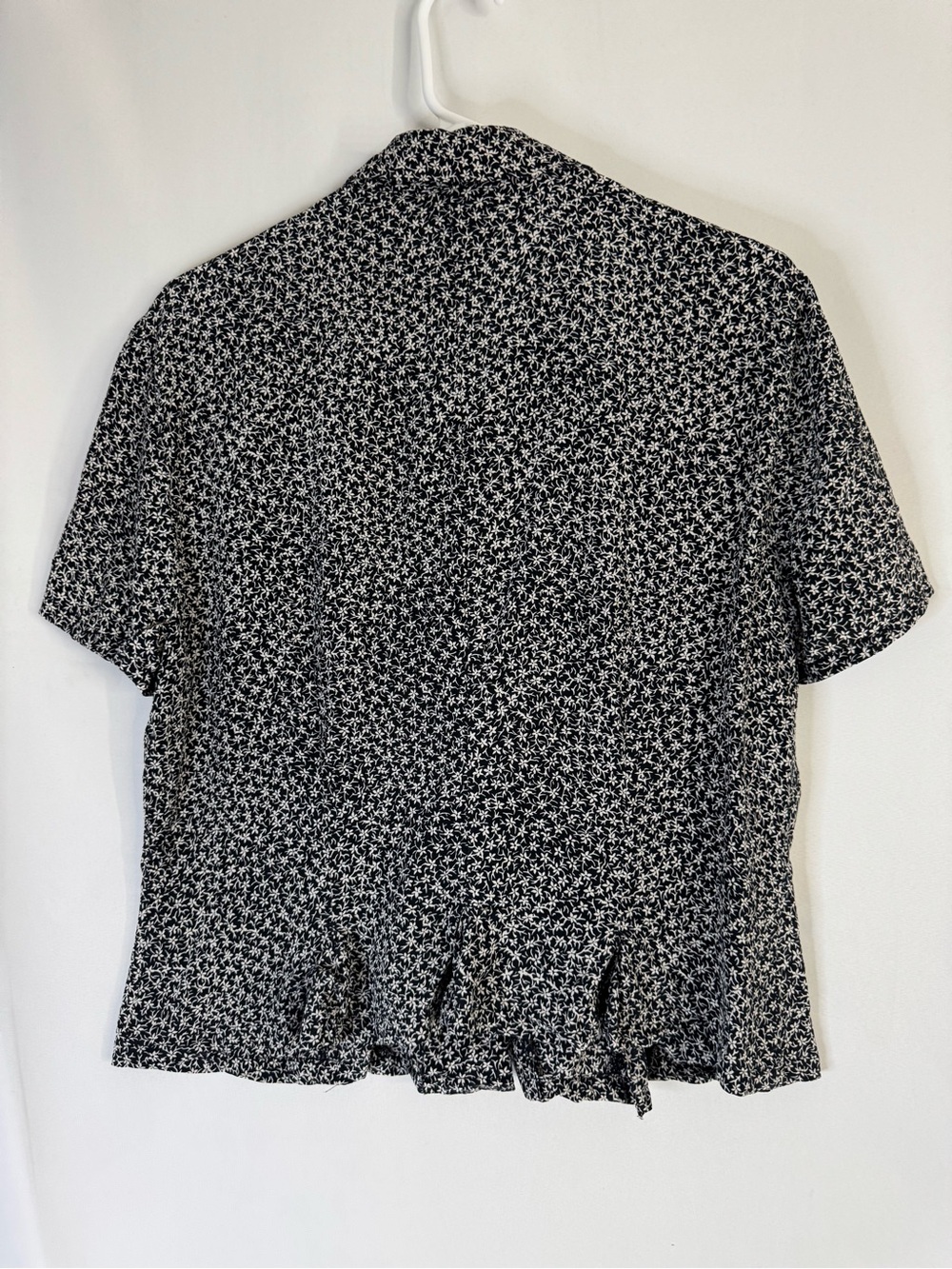 Studio Black and White Mini Floral Button-Down Shirt - Picture 5 of 7
